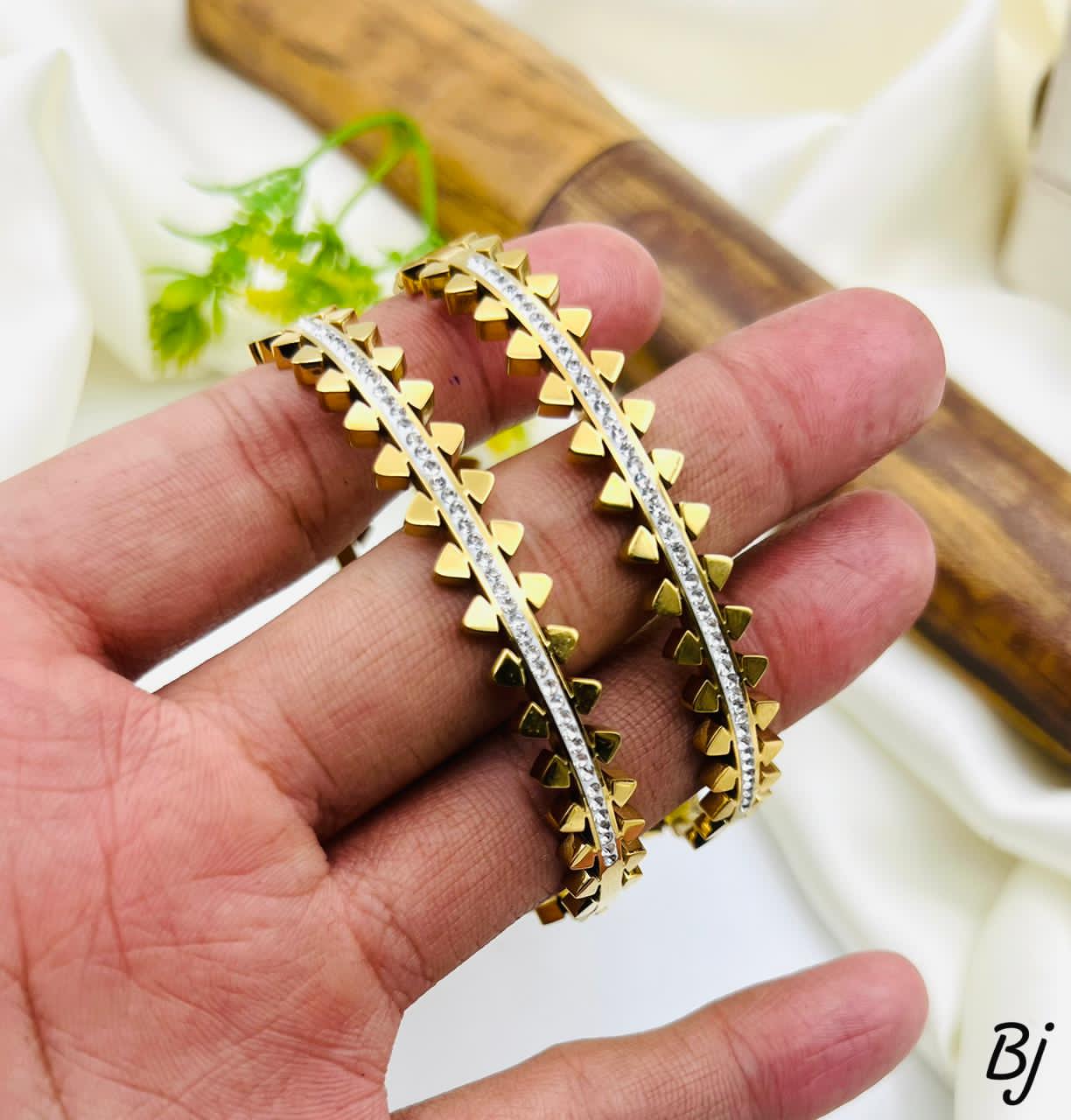 HANDCUFS FOR HER (SILVER 925 ITALY / GOLD COATED /PAWNABLE )